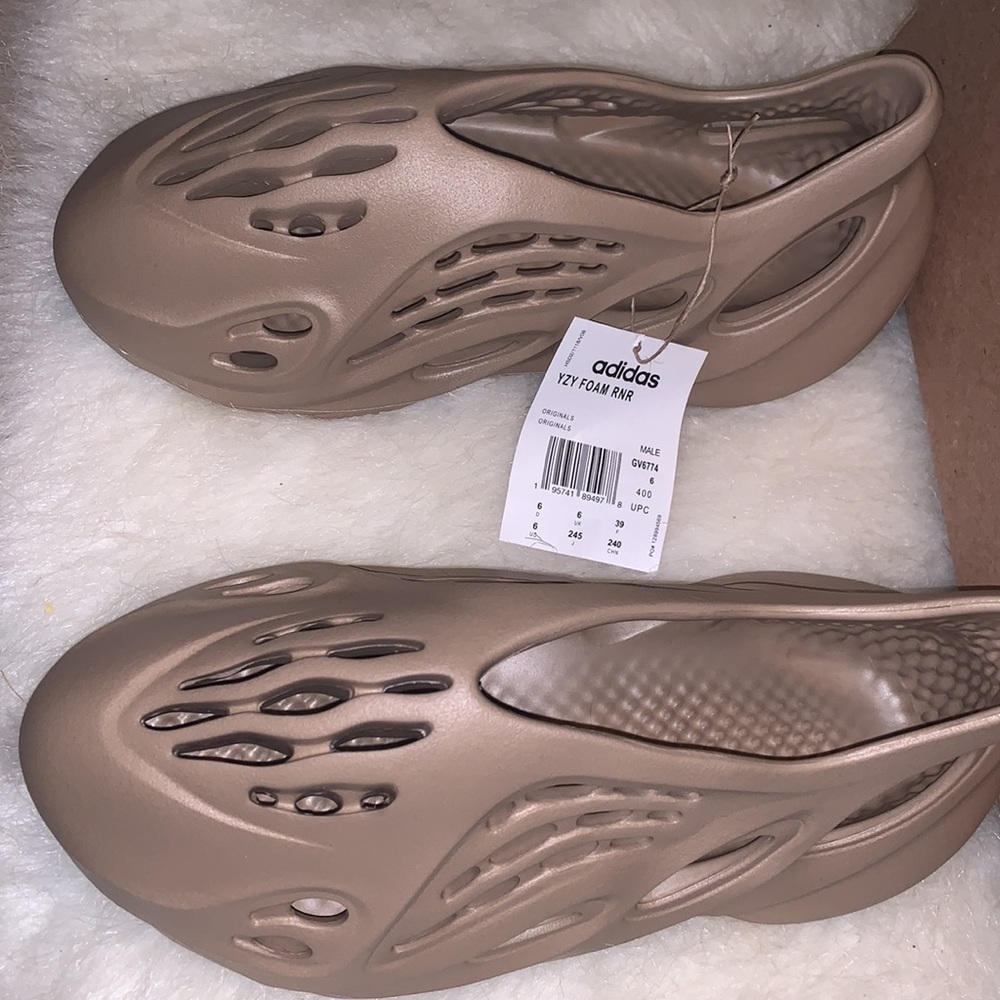 YZY FOAM RNR ADULTS “MIST”